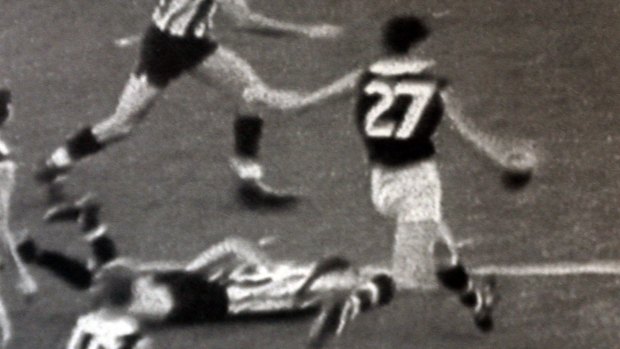 St Kilda's Barry Breen kicking the famous point in 1966.