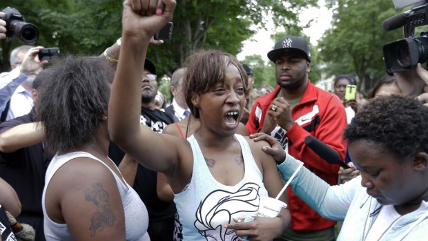 Diamond Reynolds, the girlfriend of Philando Castile, talks about his shooting death with protesters and media outside the governor's residence on Thursday.