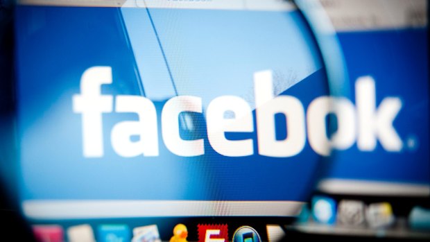 New social media guidelines tell public servants not to criticise the government by "liking" posts on Facebook.
