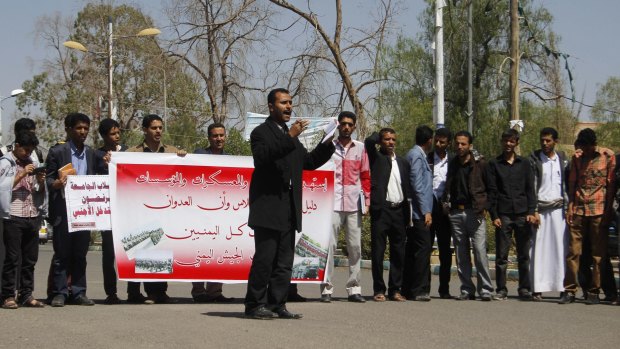 Yemenis protest against Saudi-led airstrikes on Houthis in Sanaa on Monday.