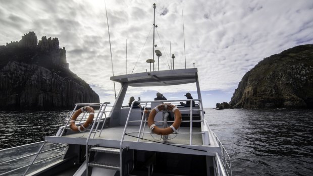 The Odalisque with Cape Pillar to the left and Tasman Island to the right.