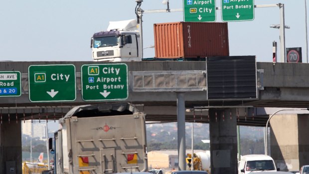 A high toll on a new motorway link between the port and WestConnex would push up trucking companies' costs.