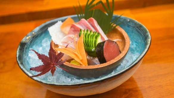 Otsukuri (sashimi plate of the day).