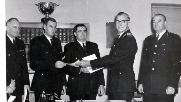 Dick Quigg, receiving the Chief Commissioner's Certificate.