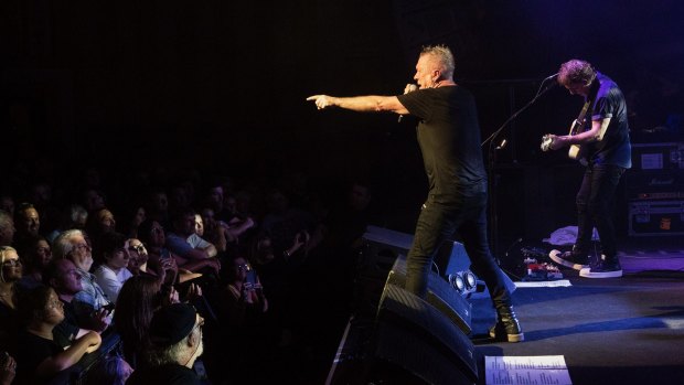 Lead singer Jimmy Barnes delivered a commanding performance.