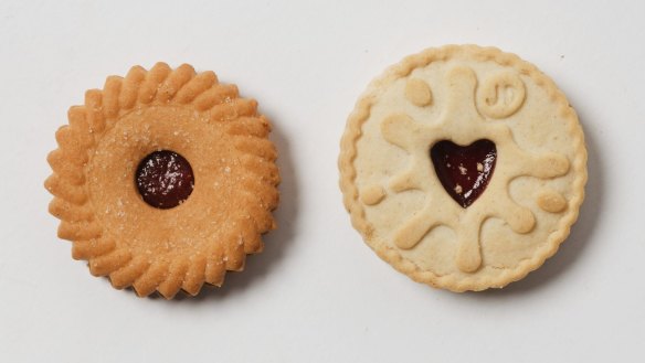 Arnotts's Raspberry Shortcake (left) and a Jammie Dodger.