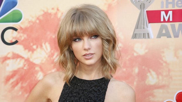 Taylor Swift has delighted a young fan with cancer by giving her a call on the phone.