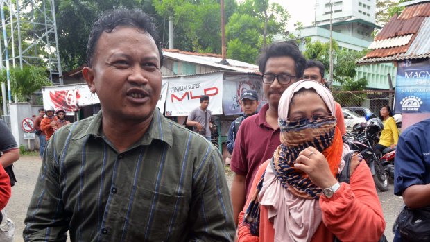 Dewi Retno Atik, wife of executed drug convict Namaona Dennis, leaving the maximum security prison Nusa Kambangan in Cilacap with her lawyer on January 17.