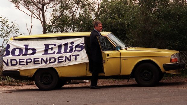 Bob Ellis on the campaign trail, 1998.
