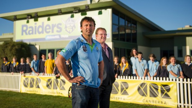 Canberra Raiders legend Laurie Daley says his old team can win the title. He was joined at Raiders HQ by NSW Rugby League CEO Dave Trodden and students from his old school at Junee.