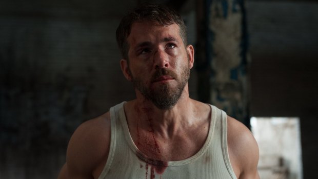 Ryan Reynolds, hotter than a Carolina Reaper  chilli right now, is killed off in the first reel of <i>Criminal</i>.