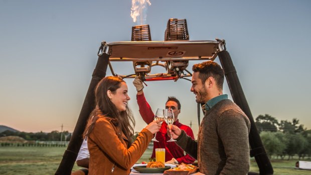 In an Australian first, you will soon be able to have breakfast aboard a hot air balloon in the skies over Canberra.