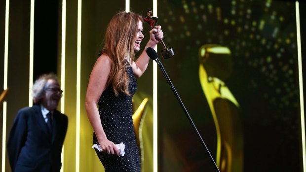 Isla Fisher accepting the Trailblazer Award at the 6th AACTA Awards Presented in Sydney, Australia.