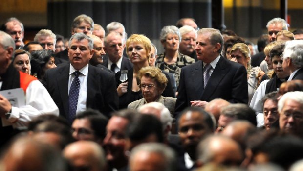 Mary Crean (centre) with sons David and Simon at the state funeral for Frank Crean at St Paul's Cathedral Melbourne in 2008 .