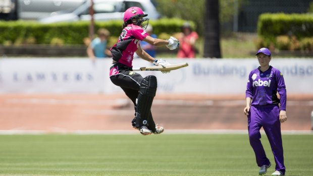 The Sydney Sixers are into the WBBL finals after defeating the Hobart Hurricanes. 
