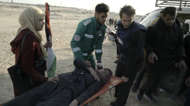 Todd Sampson joins medics to treat the wounded in Gaza in tonight's episode of BodyHack.