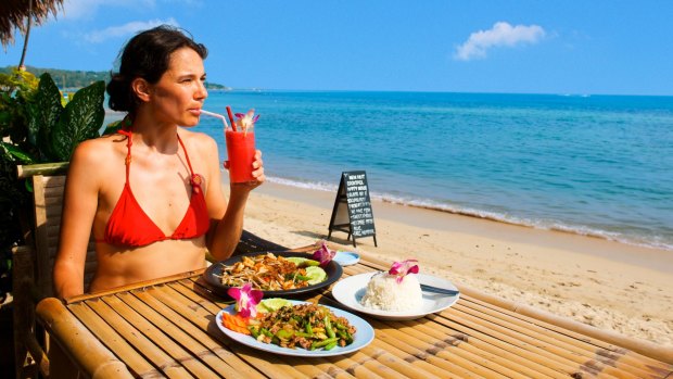 在泰国饮食在户外。泰国菜很香但是完美的平衡。