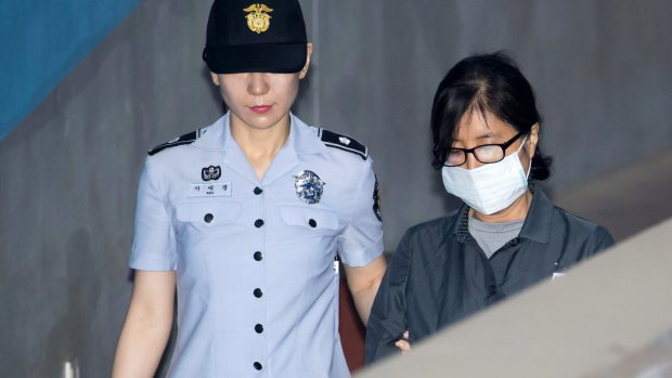 Choi Soon-sil, a long-time friend of Park Geun-hye,  at the Seoul Central District Court on Monday, July 10.