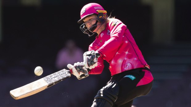 Dane van Niekerk takes to the Brisbane Heat attack at the SCG on Thursday.