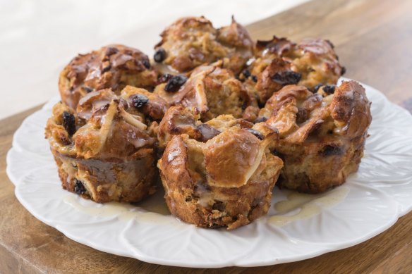 Hot cross ?buffins? with vanilla glaze for Godd Food recipe