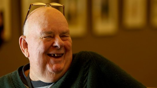 Les Murray's imagistic skill is matched by a strong sensitivity to language's sonic potential in his poems.