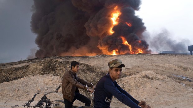 IS militants torched oil wells around Mosul as the fight continues.