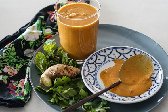 Creamy Thai peanut and lime sauce.