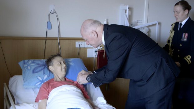 Sir Peter Cosgrove presents Connie with her medal during a special bedside ceremony.