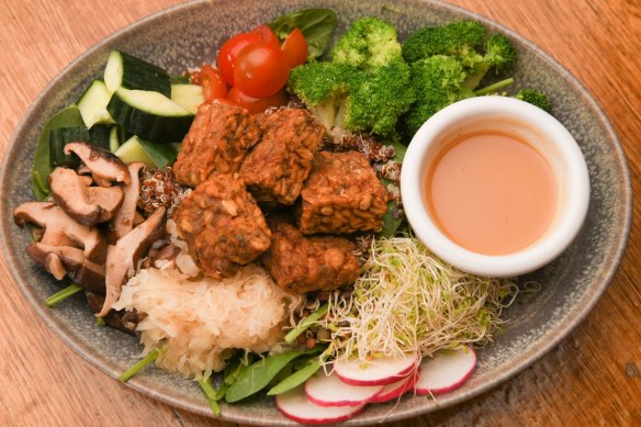 Buddha bowl with quinoa, tempeh, vegies and miso dressing.