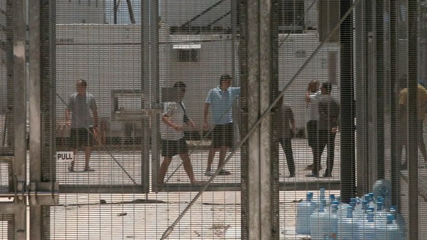 All the asylum seekers on Manus Island are set to join a legal challenge to the detention centre and their ongoing detention.