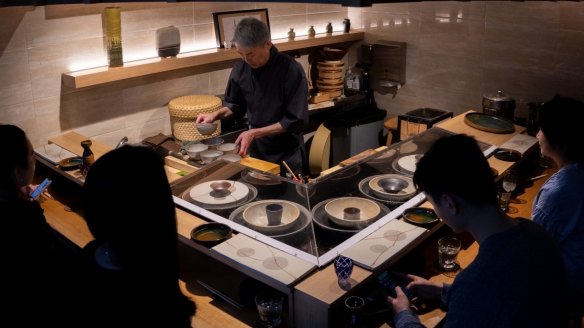 Finalist Toshihiko Oe preparing the omakase at Sushi Oe.