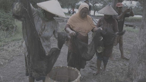 Susan Norrie, aftermath, 2016. Porong, Sidoarjo, East Java, Indonesia. Video still. 