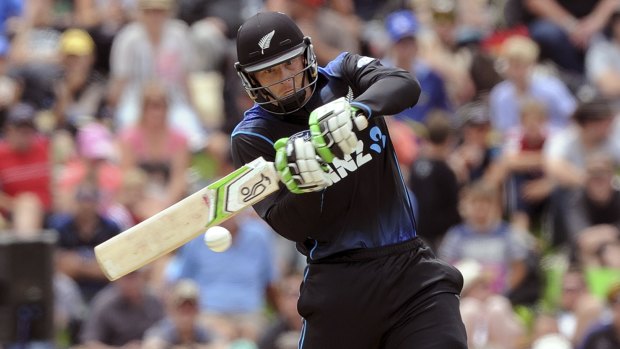 New Zealand's Martin Guptill hit 93 off 30 deliveries as New Zealand smashed Sri Lanka in the second ODI.