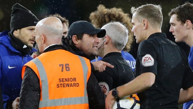 Chelsea's manager Antonio Conte (cap) has a chat with the referee.