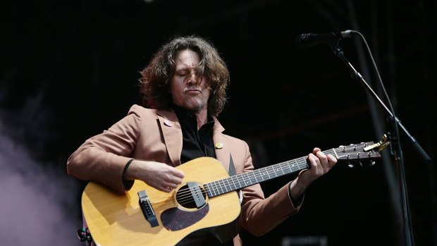 Bernard Fanning began his set solo before inviting members of his former band Powderfinger to join him on stage.