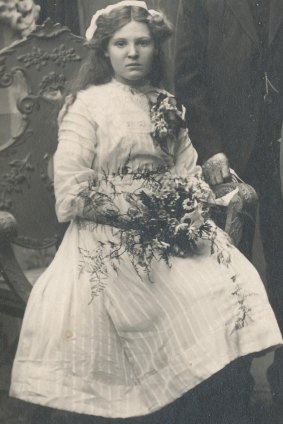 Pictured here at her sister's wedding in 1911, Alma Cowie was shot dead when a picnic train was attacked leaving Broken Hill on New Year's Day 1915 in Australia's only attack on home soil during World War I.