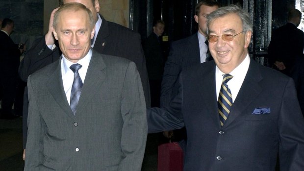 Yevgeny Primakov with Russian President Vladimir Putin in 2004.