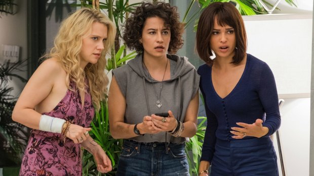 Kate McKinnon (left) with Ilana Glazer and Zoe Kravitz, provides much of the relief.