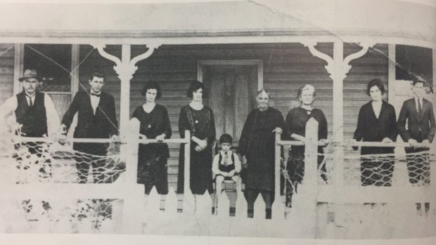 Paulene Blackwood's grea-grandmother Mary Antoniolli (third from right), with her husband Borto Bortoli (far left).