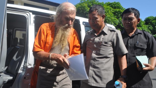 Robert Andrew Fiddes Ellis arrives at a Bali police station.
