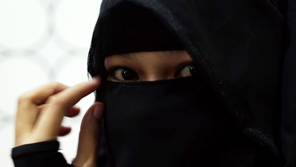 There are no legal barriers to Australian states banning the burqa.