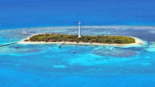 Survol de l'ilot Amedee Island.