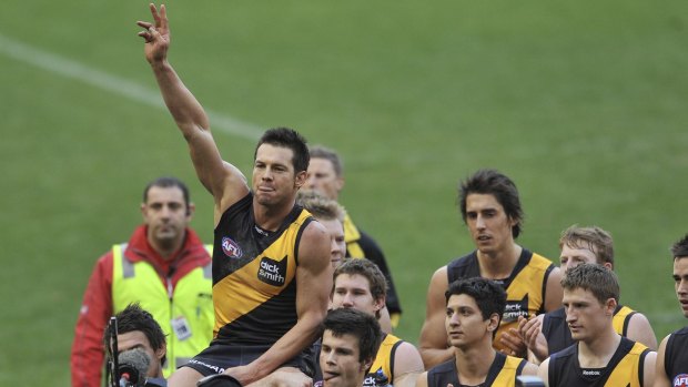 Ben Cousins was chaired off after his final game for Richmond in 2010.