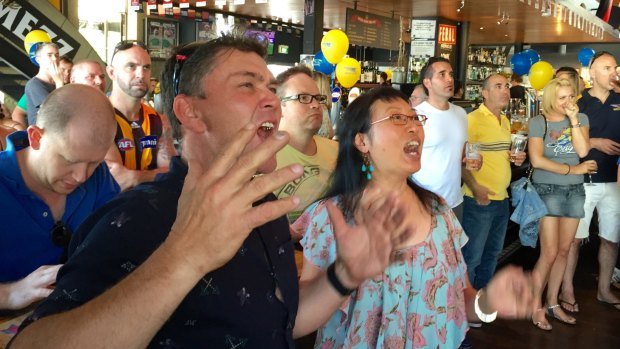 West Coast Eagles fans at The Vic in Subiaco show their distress at another missed chance.
