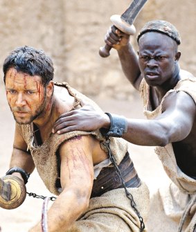 Russel Crowe and Hounsou in <i>Gladiator</i>.