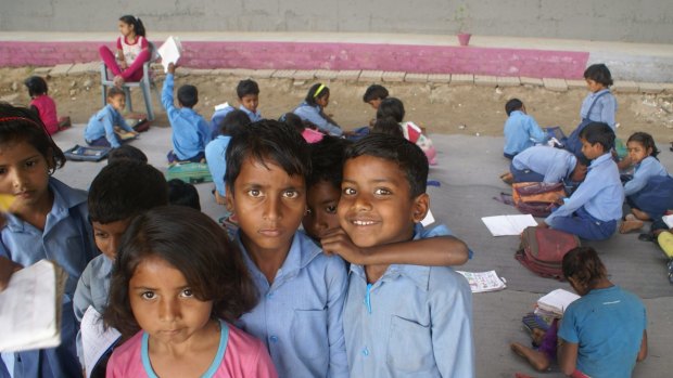Pupils at the "School Under the Bridge" under Delhi's Yamuna Bank station.