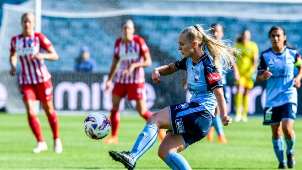 To no avail: Elizabeth Ralston distributes in a dominant but losing performance by Sydney FC.