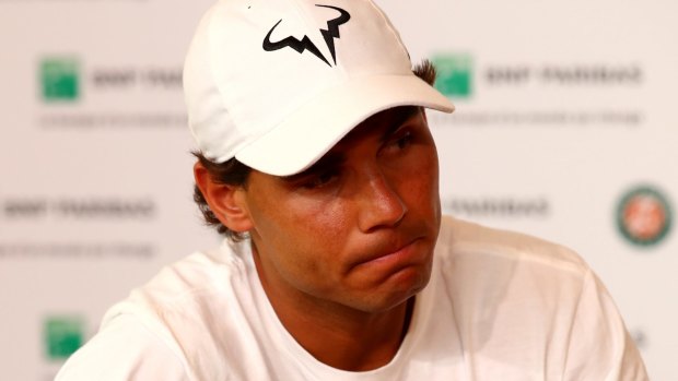 Rafael Nadal announces his withdrawal from the French Open.