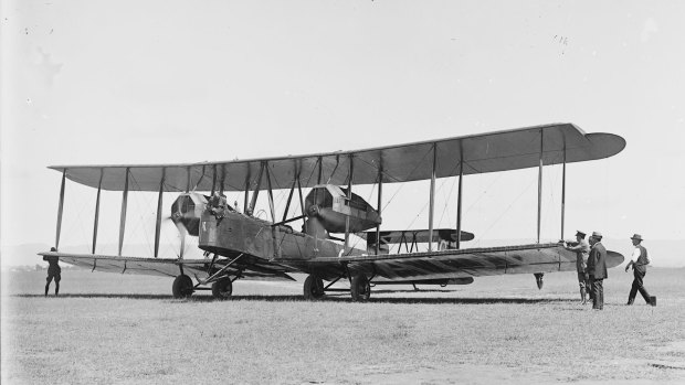 Sir Ross Smith's Vickers Vimy plane at Mascot in Sydney about 1920.