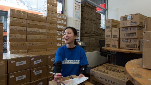 Emma Yu working at Chang Jiang International Express' CBD store.